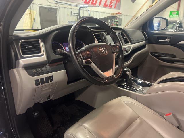 used 2018 Toyota Highlander car, priced at $23,267