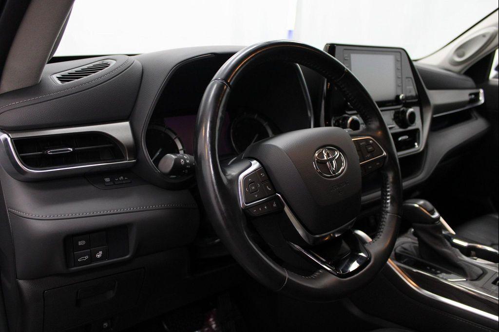 used 2021 Toyota Highlander car, priced at $30,952