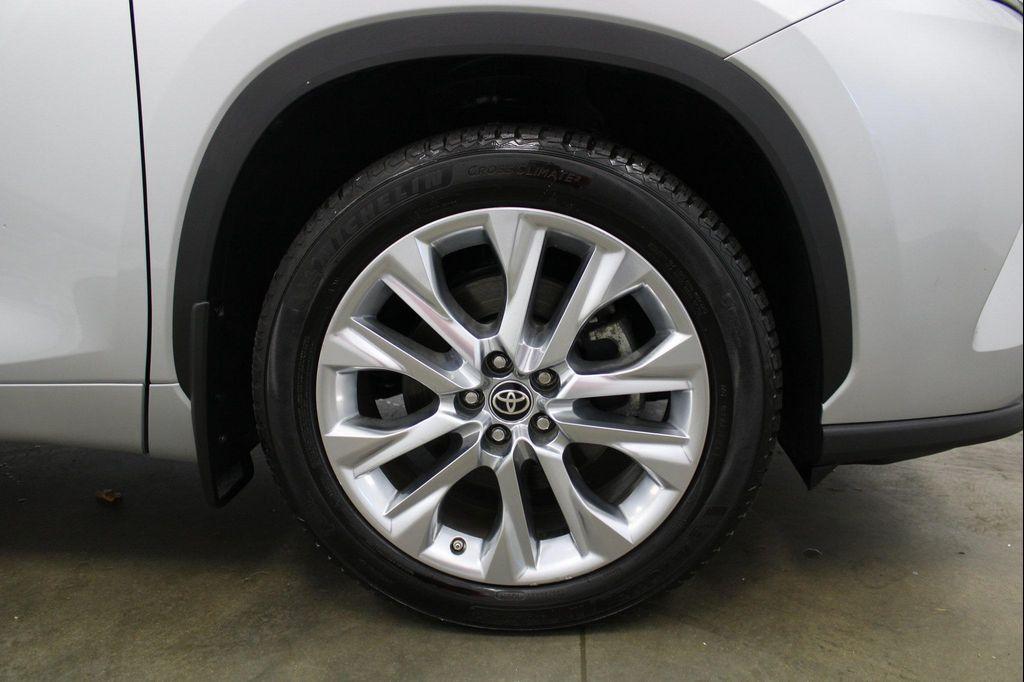 used 2021 Toyota Highlander car, priced at $30,952