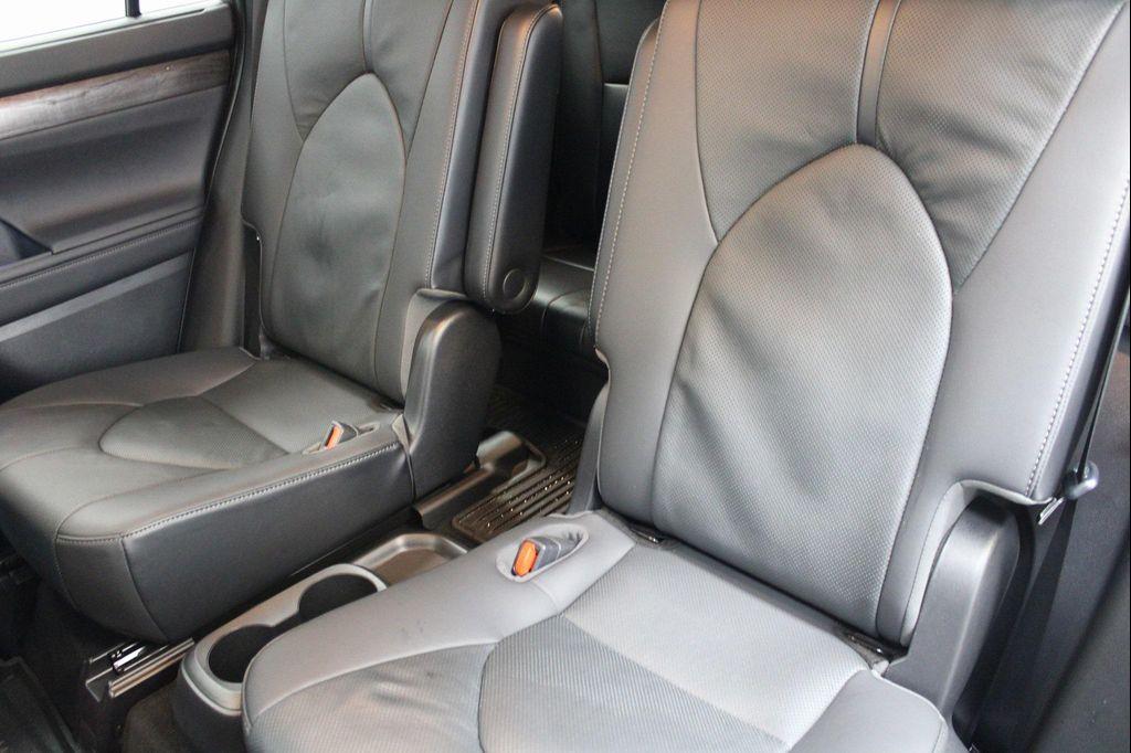 used 2021 Toyota Highlander car, priced at $30,952