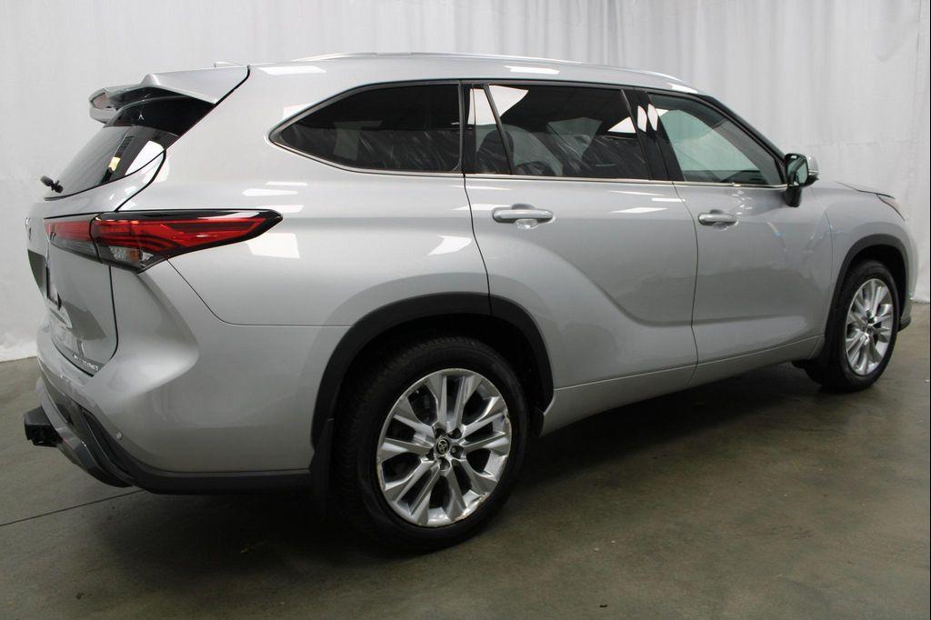 used 2021 Toyota Highlander car, priced at $30,952