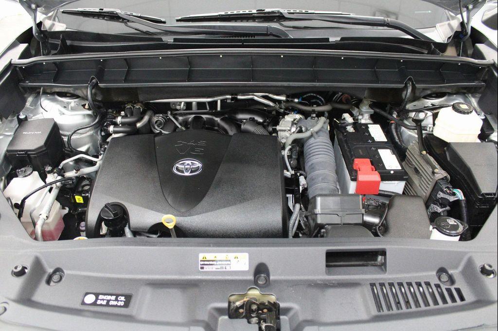 used 2021 Toyota Highlander car, priced at $30,952