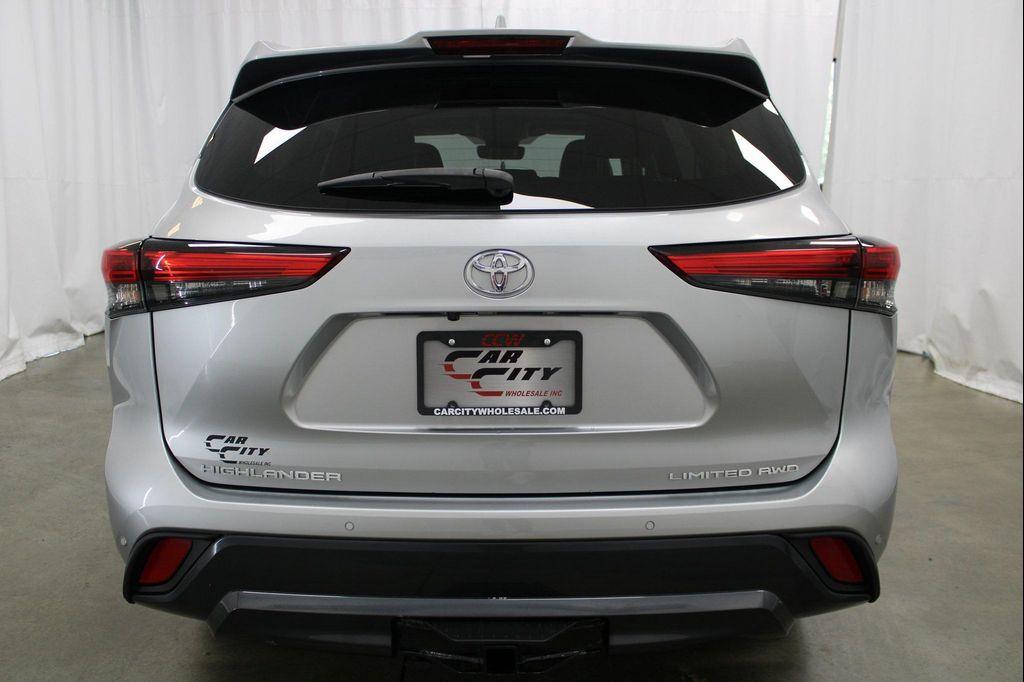 used 2021 Toyota Highlander car, priced at $30,952