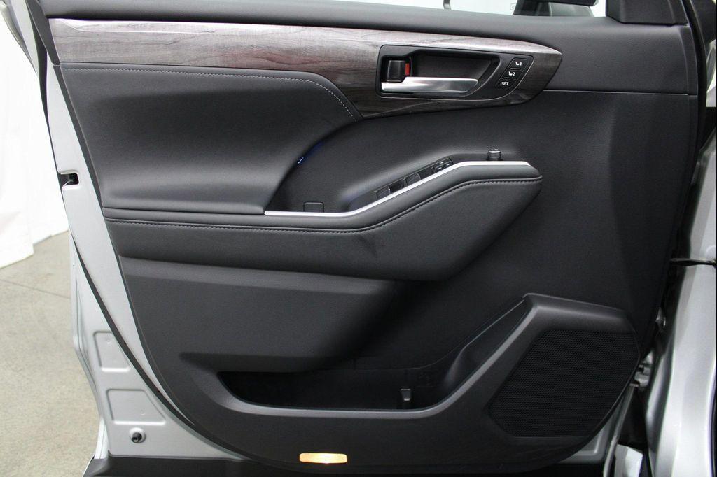 used 2021 Toyota Highlander car, priced at $30,952