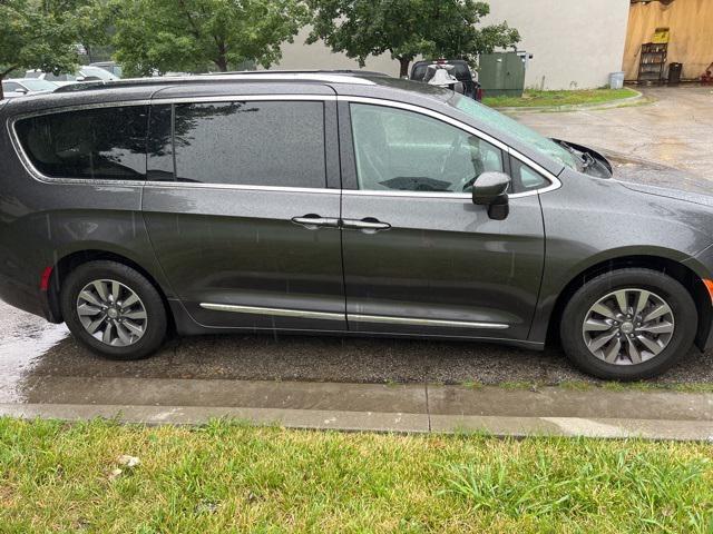 used 2019 Chrysler Pacifica car, priced at $18,211