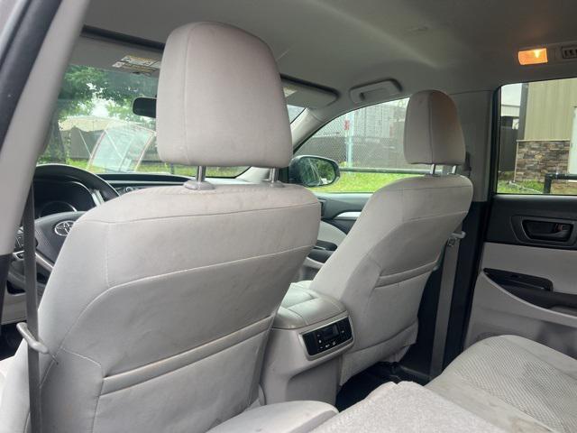 used 2015 Toyota Highlander car, priced at $13,995