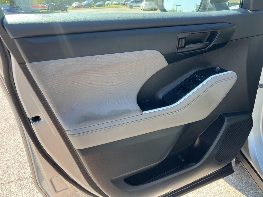 used 2020 Toyota Highlander car, priced at $26,310