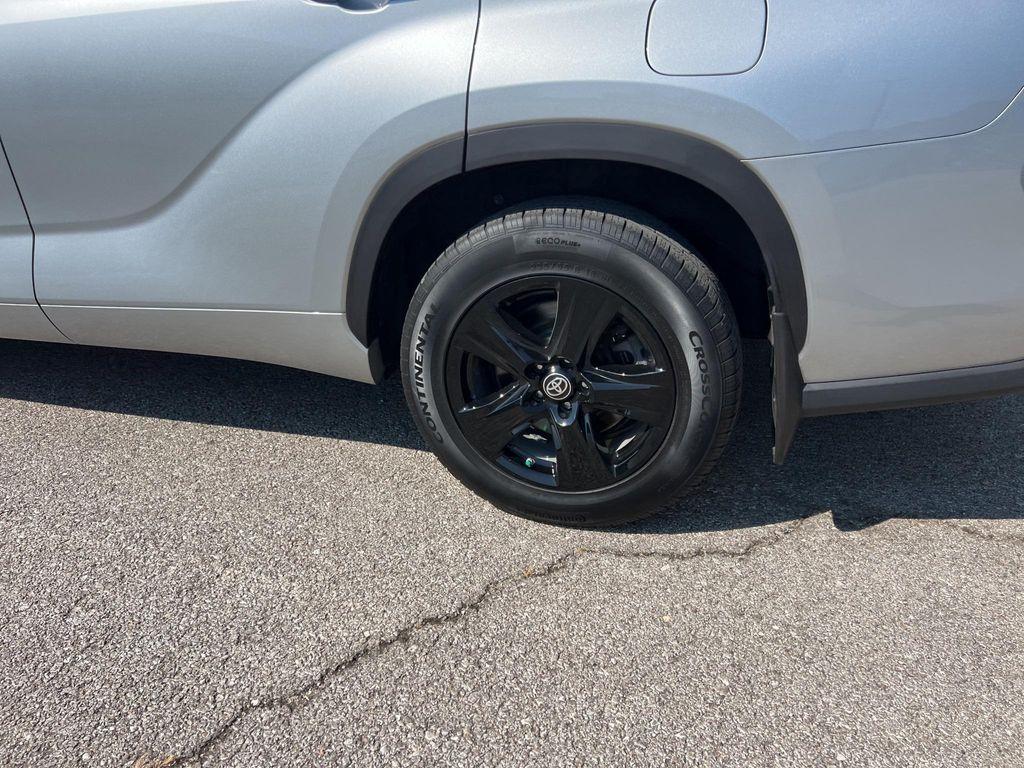 used 2020 Toyota Highlander car, priced at $26,310