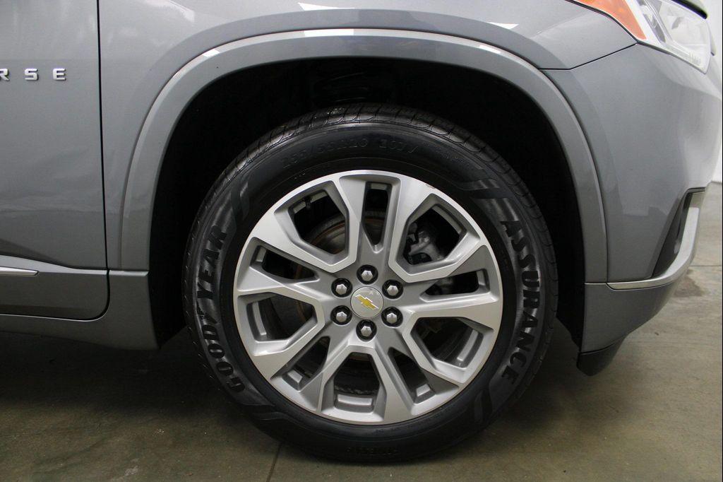 used 2021 Chevrolet Traverse car, priced at $28,403