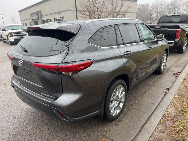 used 2021 Toyota Highlander car, priced at $33,265