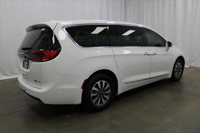 used 2022 Chrysler Pacifica Hybrid car, priced at $25,118