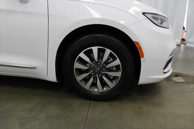 used 2022 Chrysler Pacifica Hybrid car, priced at $25,118