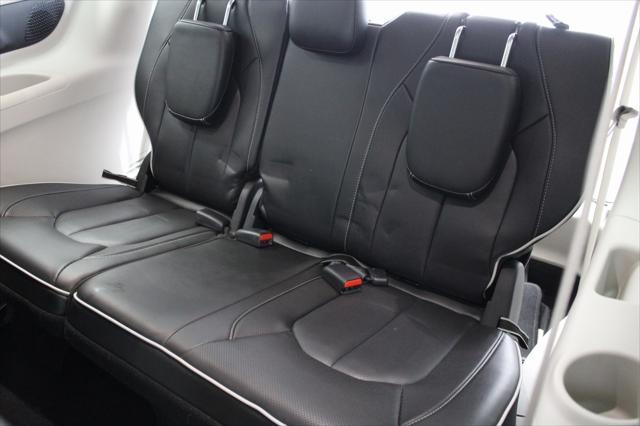 used 2022 Chrysler Pacifica Hybrid car, priced at $25,118