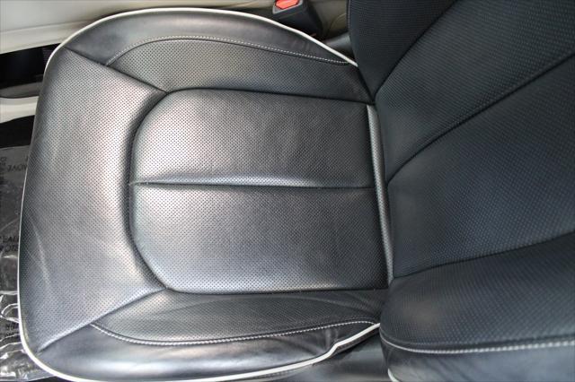 used 2022 Chrysler Pacifica Hybrid car, priced at $25,118