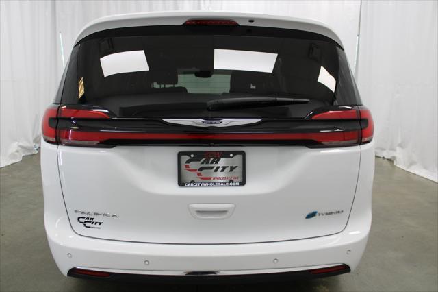 used 2022 Chrysler Pacifica Hybrid car, priced at $25,118