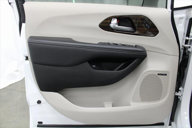 used 2022 Chrysler Pacifica Hybrid car, priced at $25,118