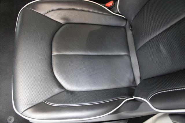 used 2022 Chrysler Pacifica Hybrid car, priced at $25,118
