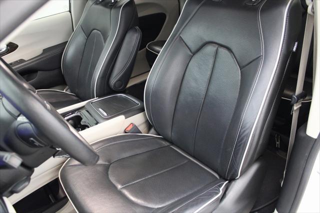 used 2022 Chrysler Pacifica Hybrid car, priced at $25,118