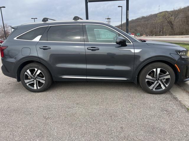 used 2022 Kia Sorento Plug-In Hybrid car, priced at $29,311