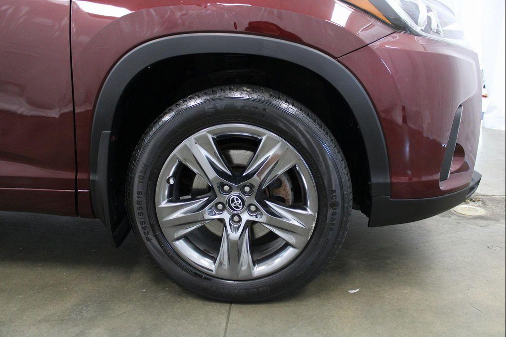used 2018 Toyota Highlander car, priced at $27,406