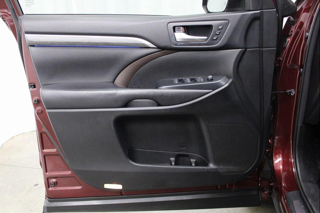 used 2018 Toyota Highlander car, priced at $27,406