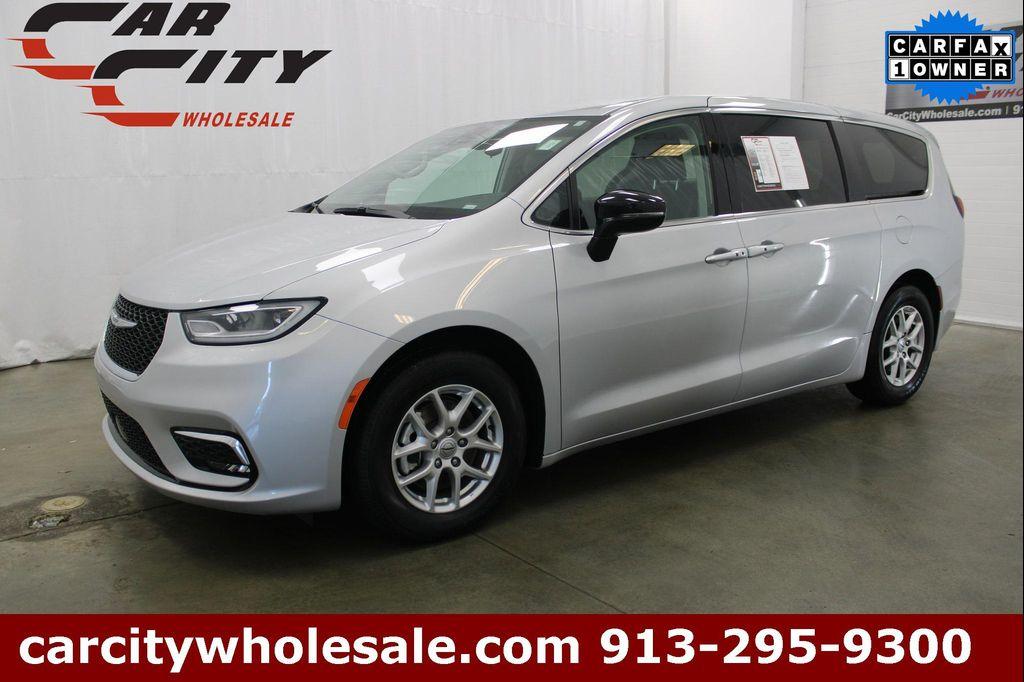 used 2024 Chrysler Pacifica car, priced at $27,961
