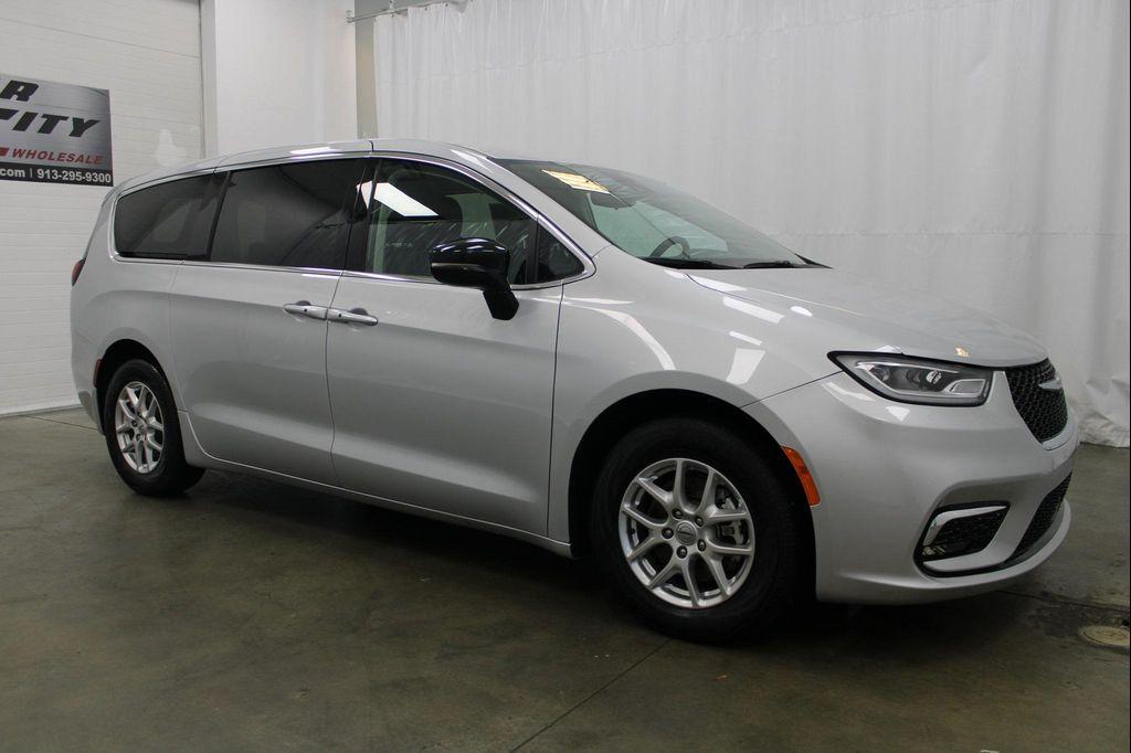 used 2024 Chrysler Pacifica car, priced at $27,961