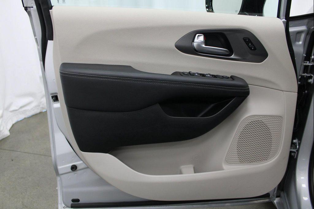 used 2024 Chrysler Pacifica car, priced at $27,961