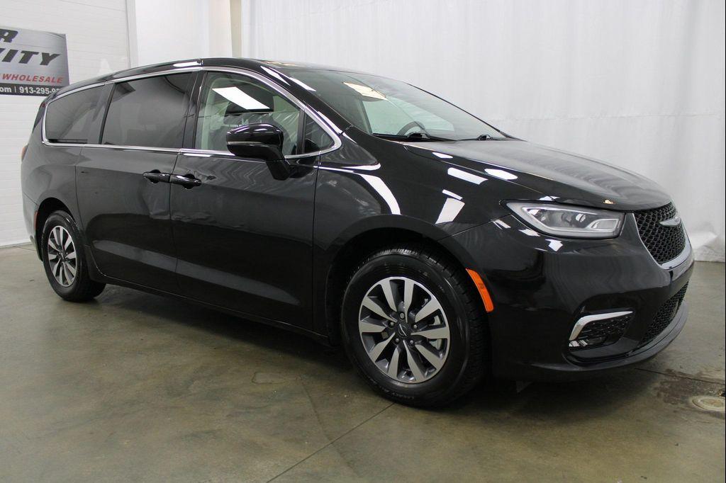 used 2022 Chrysler Pacifica Hybrid car, priced at $24,277