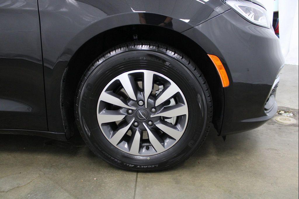 used 2022 Chrysler Pacifica Hybrid car, priced at $24,277