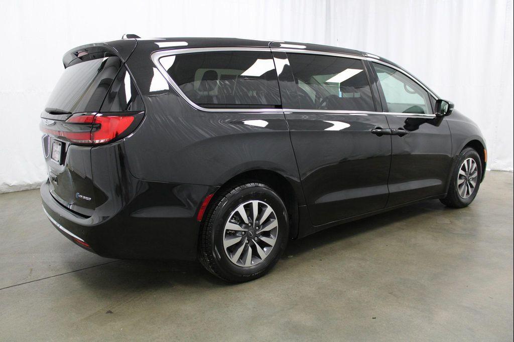 used 2022 Chrysler Pacifica Hybrid car, priced at $24,277