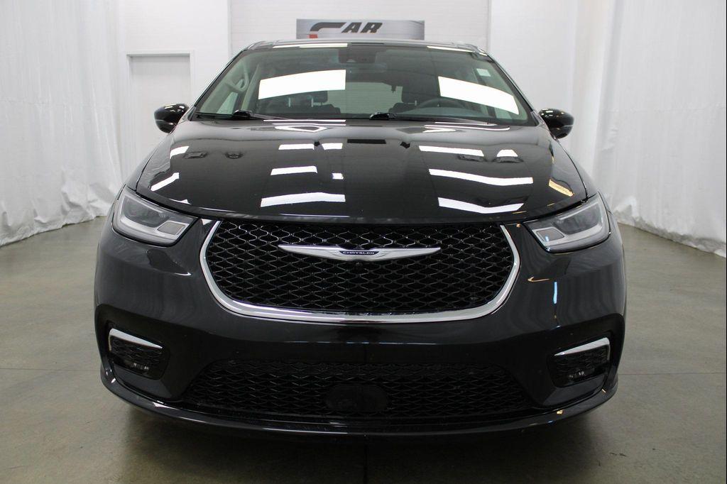 used 2022 Chrysler Pacifica Hybrid car, priced at $24,277