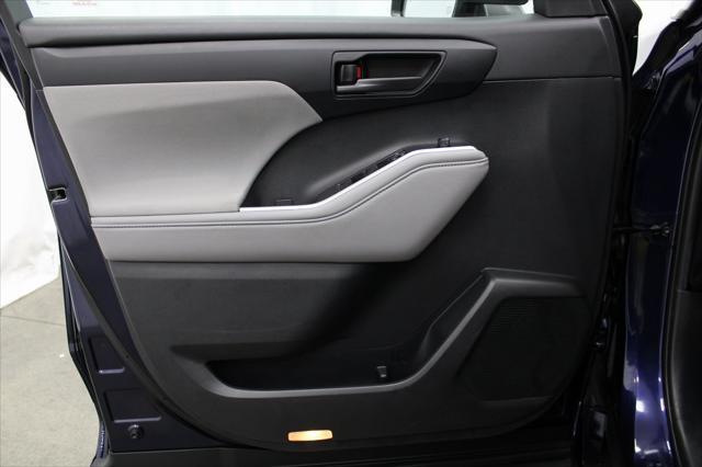used 2020 Toyota Highlander car, priced at $23,319