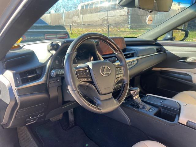 used 2020 Lexus ES 300h car, priced at $31,486