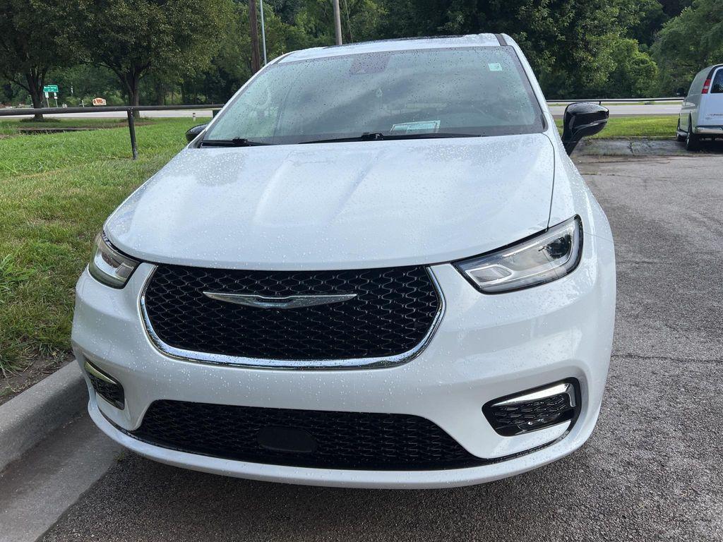 used 2024 Chrysler Pacifica car, priced at $41,533