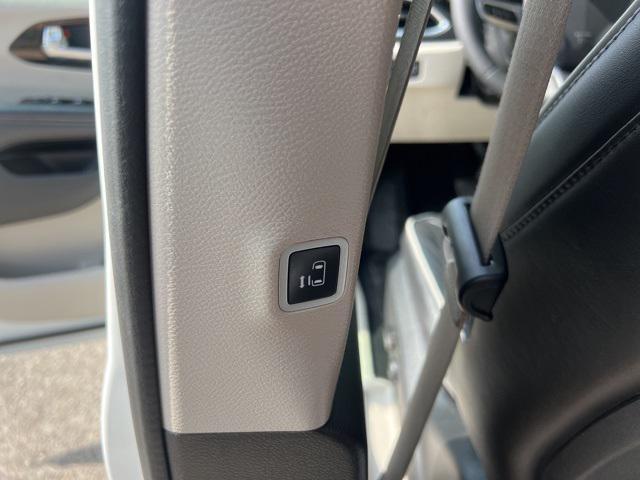 used 2023 Chrysler Pacifica car, priced at $27,895