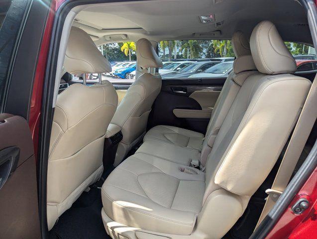 used 2021 Toyota Highlander car, priced at $32,142