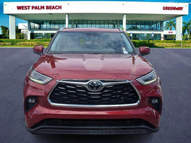 used 2021 Toyota Highlander car, priced at $32,142