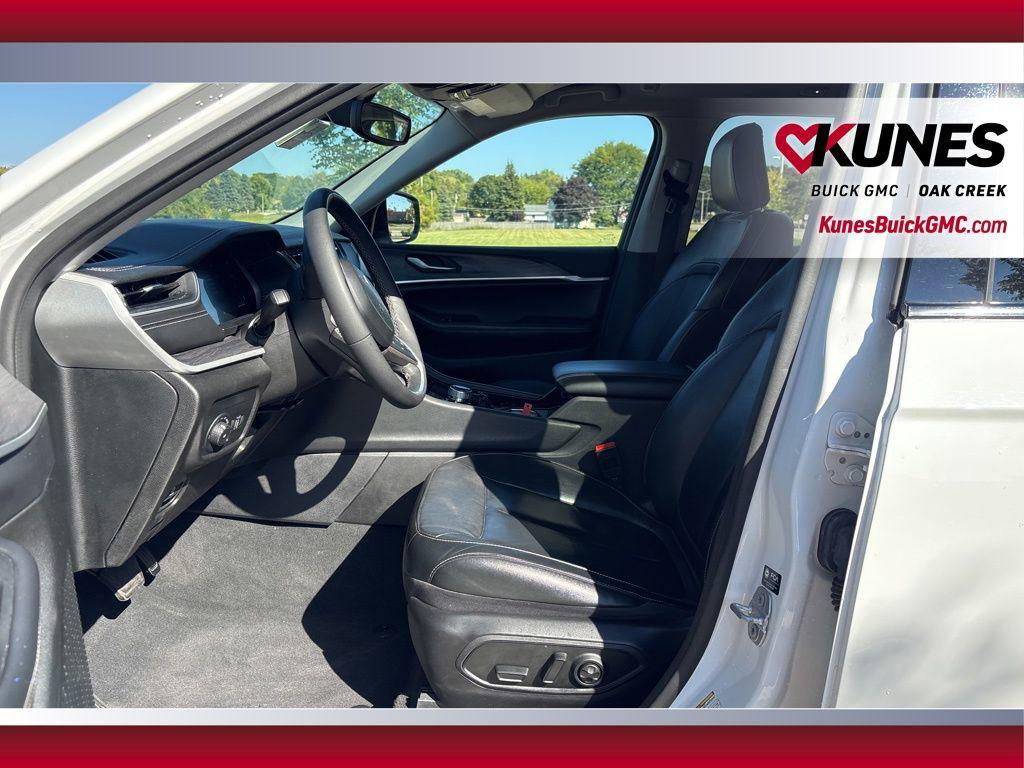 used 2023 Jeep Grand Cherokee car, priced at $27,216