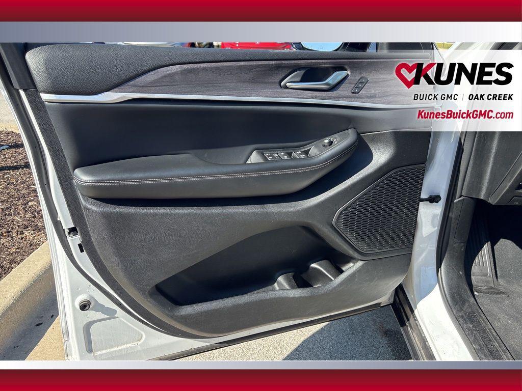 used 2023 Jeep Grand Cherokee car, priced at $27,216