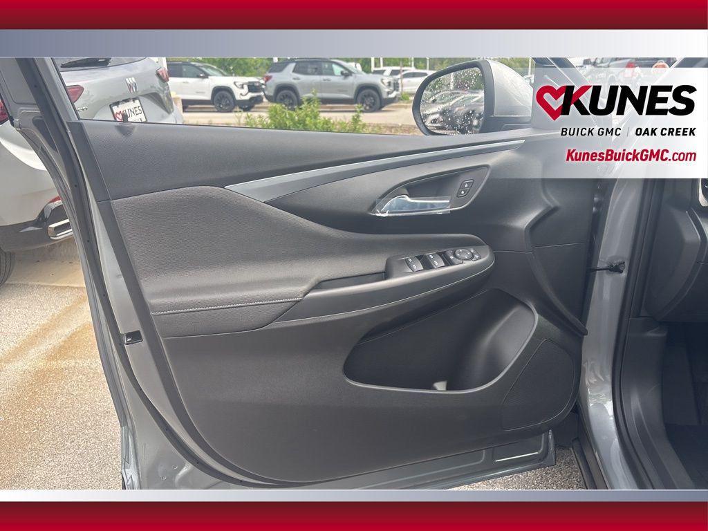 new 2025 Buick Envista car, priced at $24,620