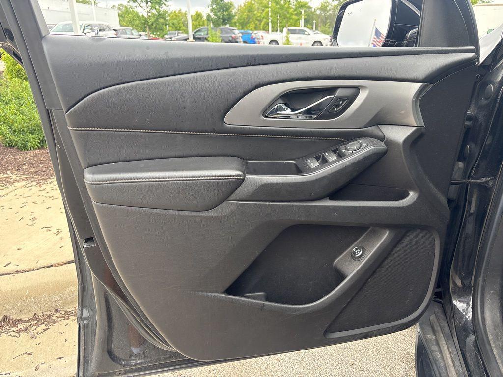 used 2018 Chevrolet Traverse car, priced at $16,427