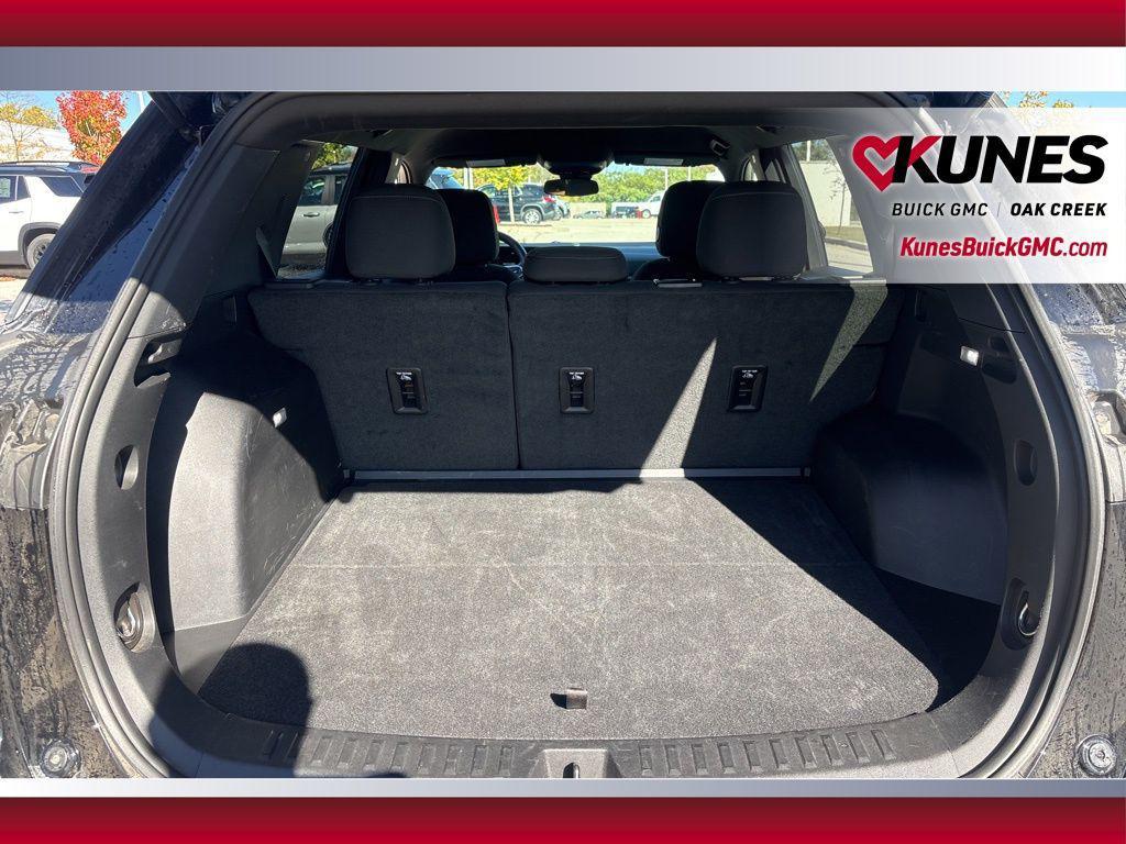 used 2025 Chevrolet Equinox car, priced at $26,285