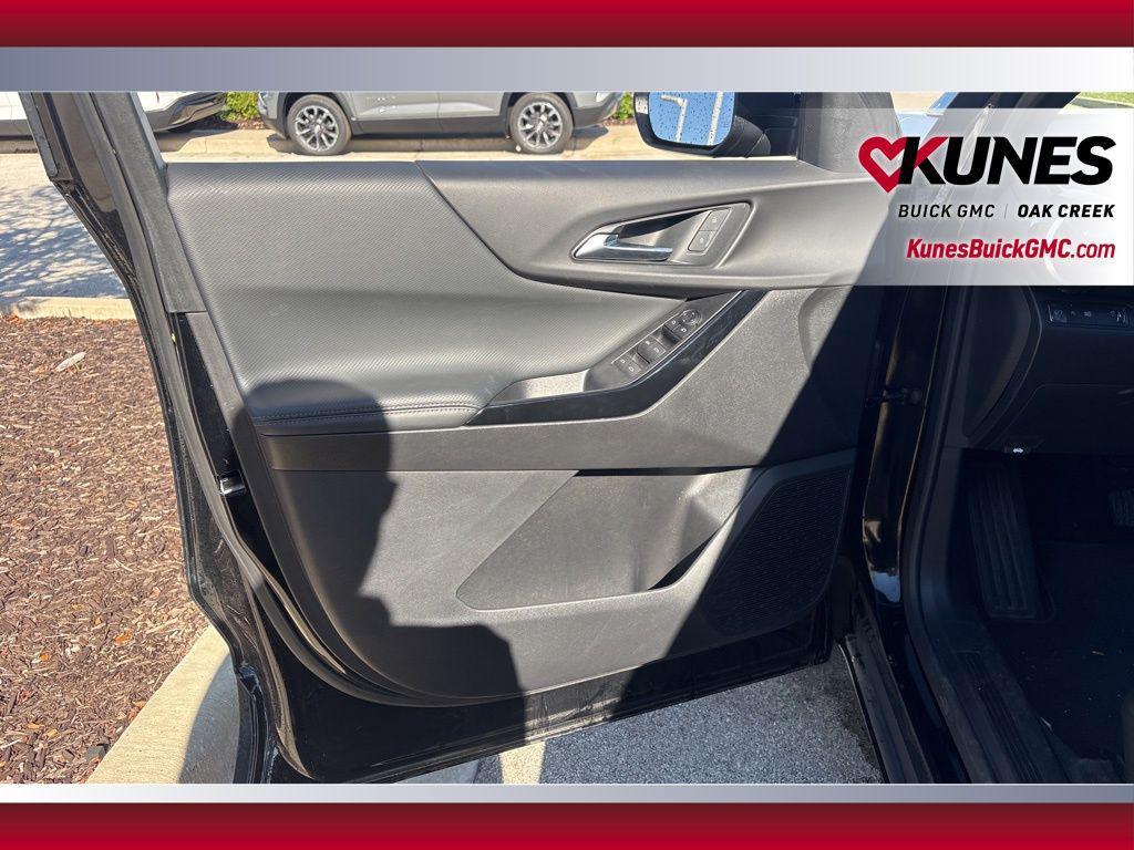 used 2025 Chevrolet Equinox car, priced at $26,285