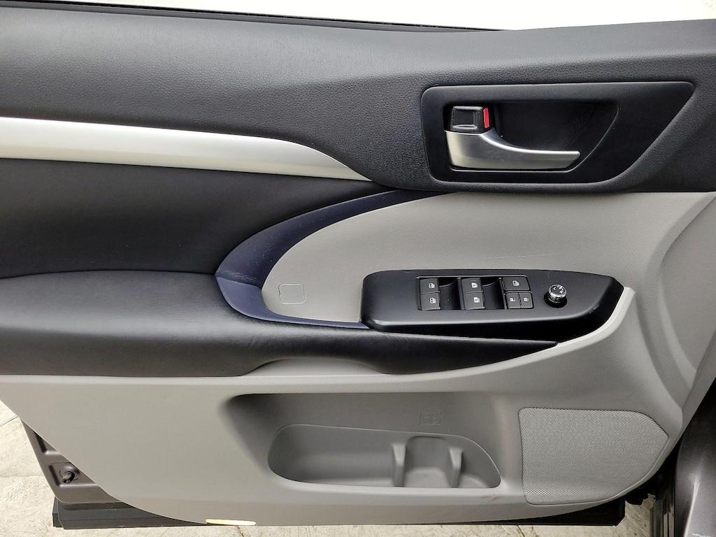 used 2019 Toyota Highlander Hybrid car, priced at $30,998