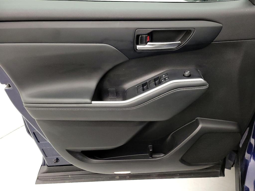 used 2022 Toyota Highlander Hybrid car, priced at $41,998