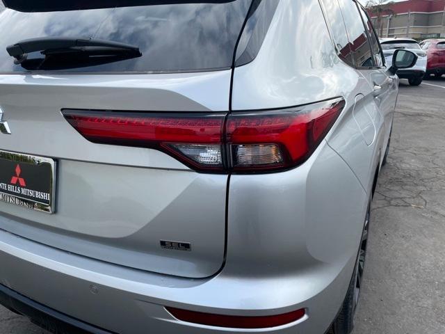 new 2024 Mitsubishi Outlander car, priced at $35,105