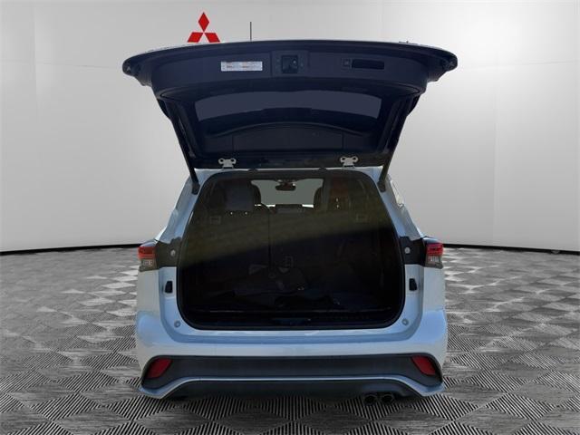 used 2021 Toyota Highlander car, priced at $32,255