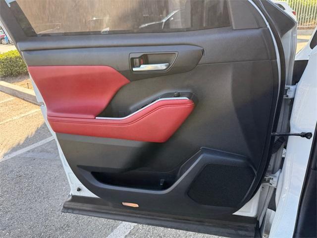 used 2021 Toyota Highlander car, priced at $32,255