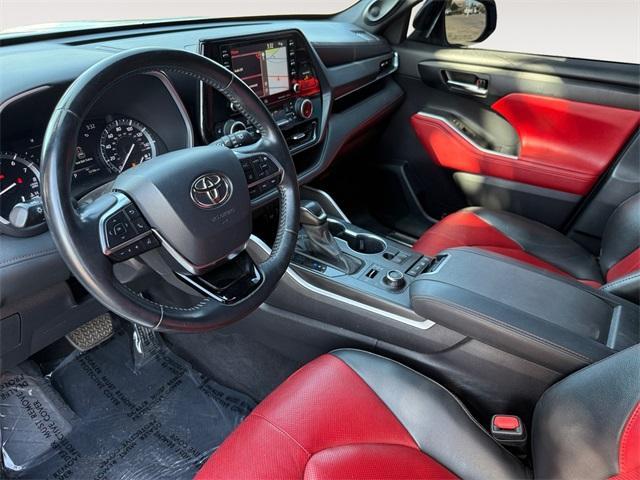 used 2021 Toyota Highlander car, priced at $32,255